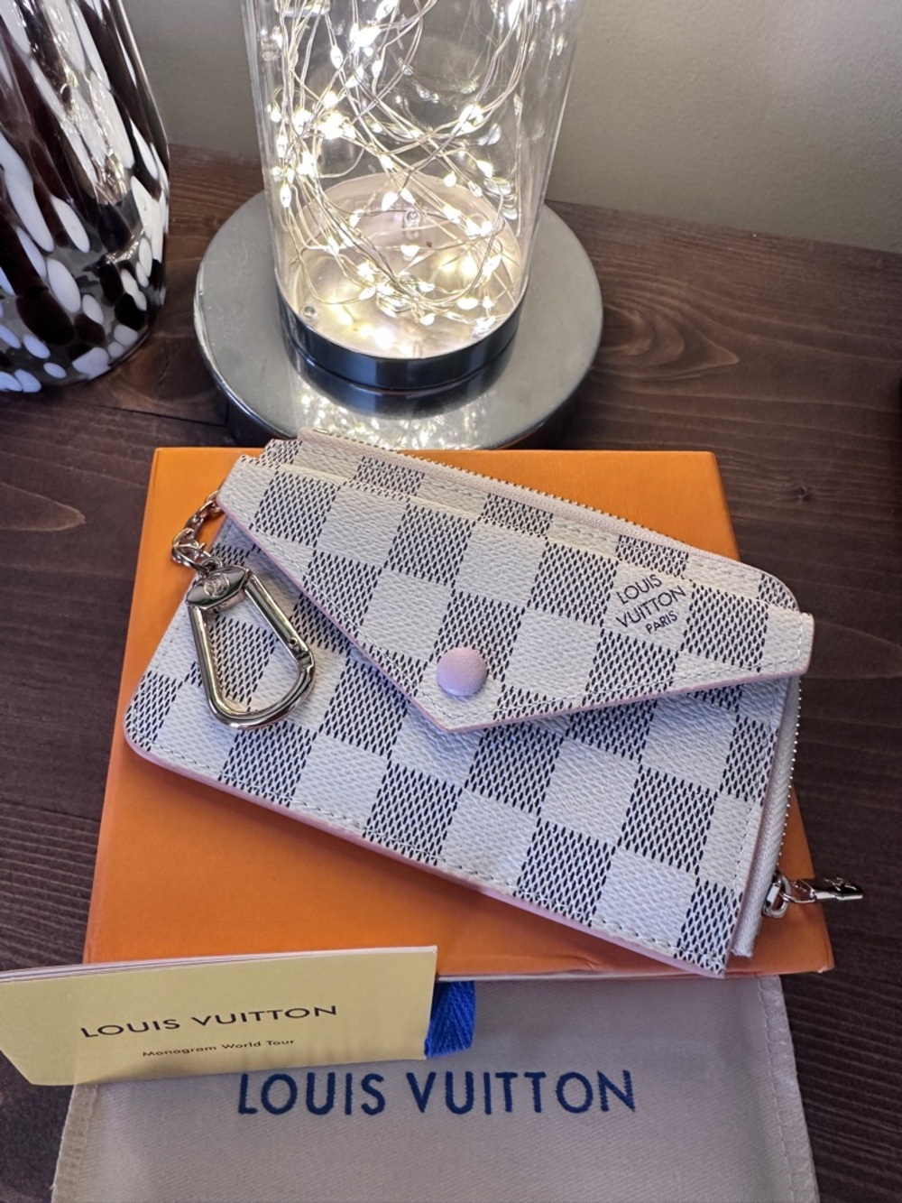NIB- Louis Vuitton Damier Azur Key Ring Wallet - Picture 9 of 15